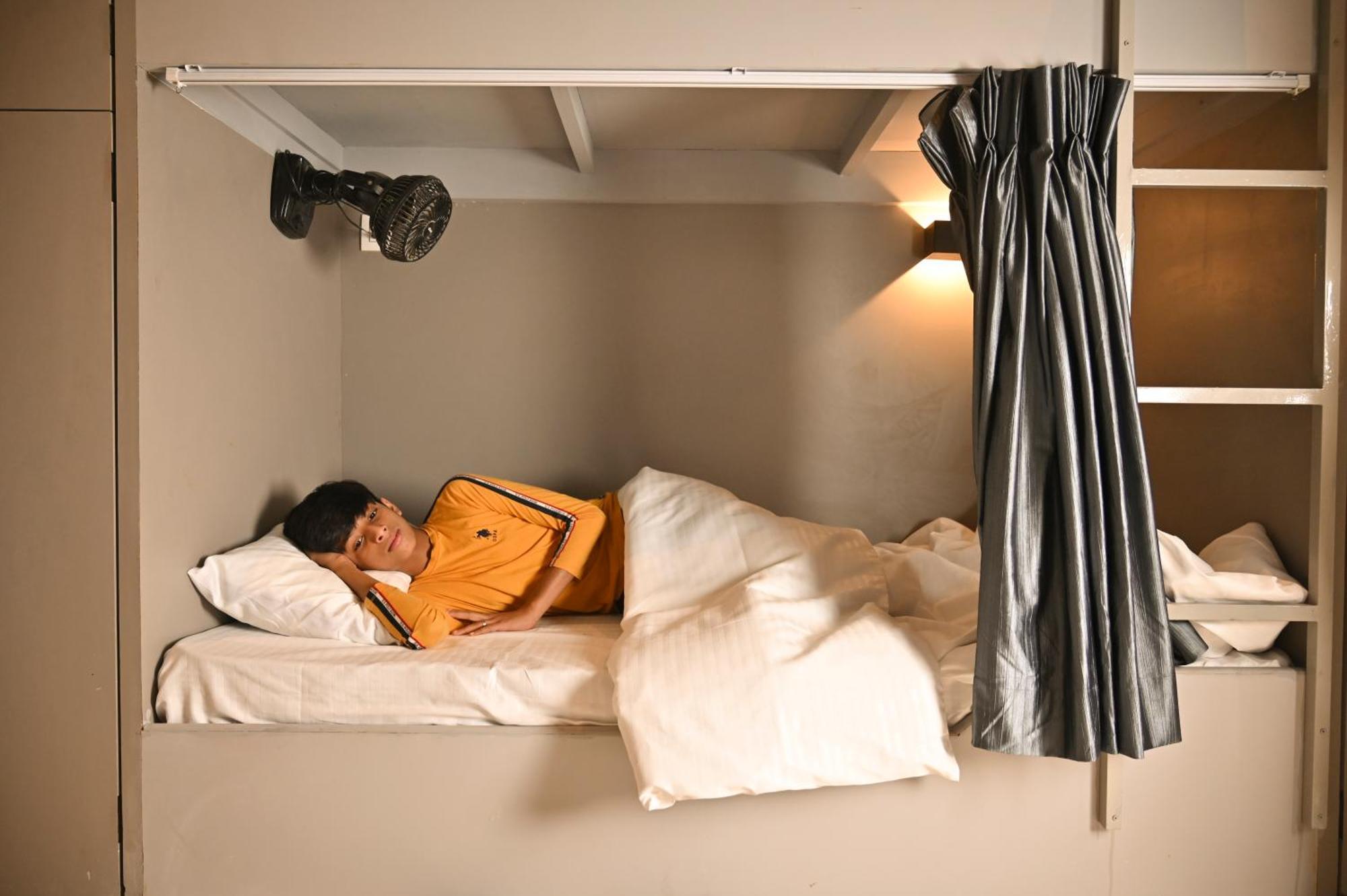 Bed & Bread Dormitory Bharuch エクステリア 写真