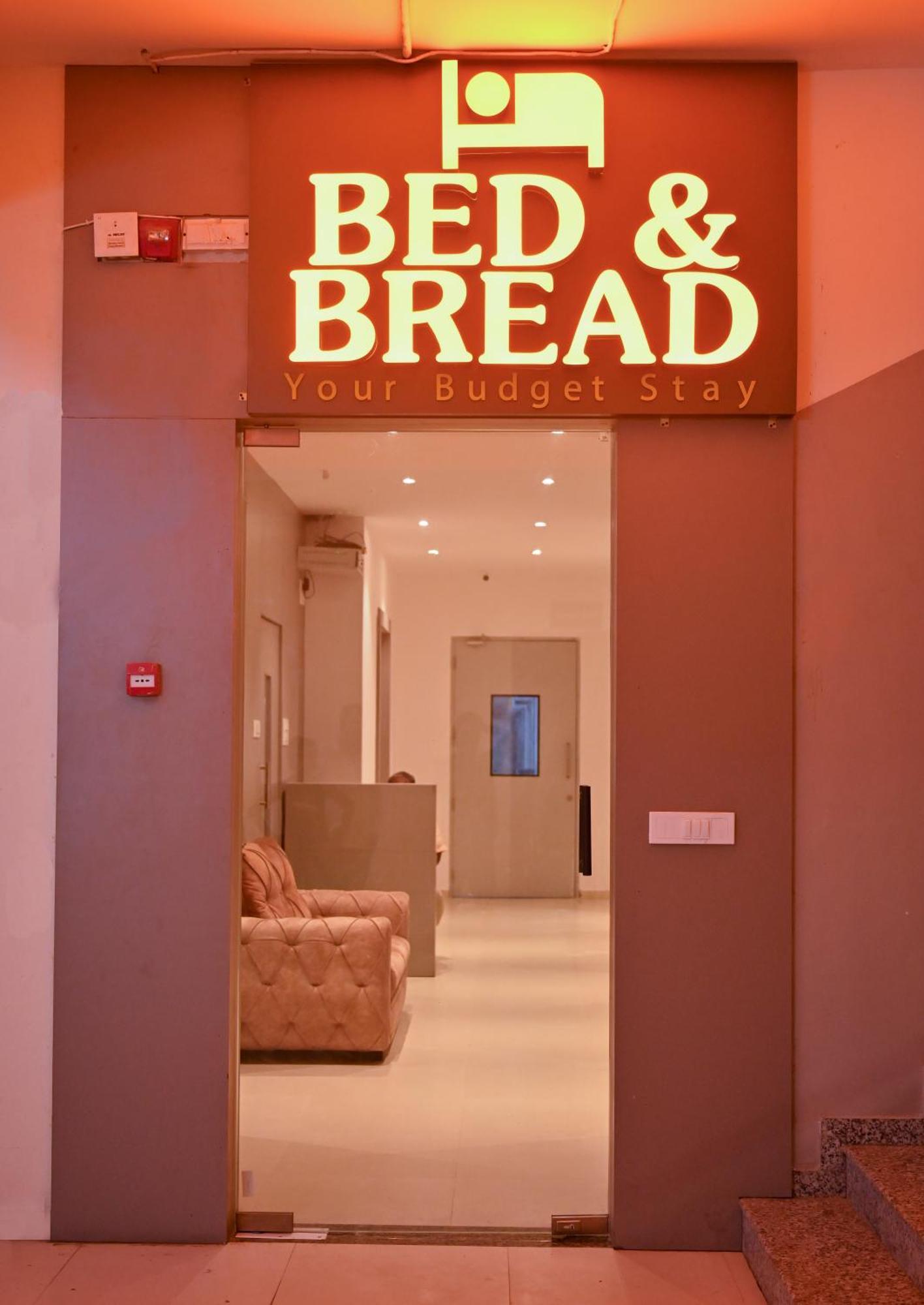 Bed & Bread Dormitory Bharuch エクステリア 写真